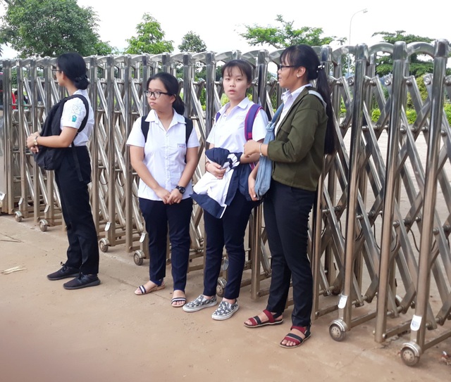 Đắk Lắk: 1.400 thí sinh “tranh suất” vào trường chuyên phố núi - 1 Thí sinh kết thúc môn thi đầu tiên tại trường THPT Chuyên Nguyễn Du