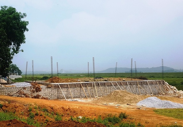 Chuyện lạ ở Thanh Hóa: Chính quyền bán đất ở... dưới lòng sông - 2 Nhiều vị trí đã được xây móng nhà bao quanh