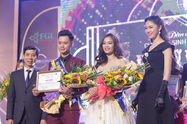 Cận cảnh nhan sắc Tân hoa khôi ĐH Giao thông vận tải - 7
Giây phút đăng quang đáng nhớ của nữ sinh gốc Bắc Giang