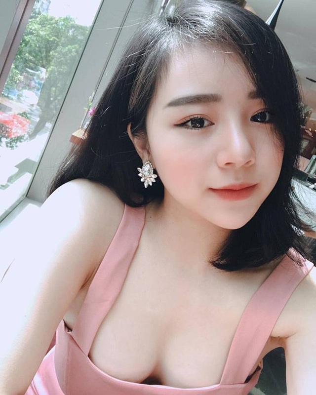 Những lần đăng ảnh khiến fan "sốt xình xịch" của hot girl ngủ gật - 13
Nhìn những bức ảnh này, khó có thể tin cô nàng là hot girl áo dài ngủ gật giữa sân trường ngày nào.
