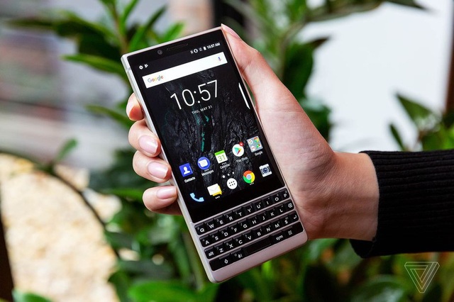 BlackBerry trình làng smartphone camera kép đầu tiên của hãng - 5 Có cấu hình tầm trung nhưng BlackBerry KEY2 lại có giá bán khá đắt, tương đương nhiều smartphone thuộc phân khúc cao cấp
