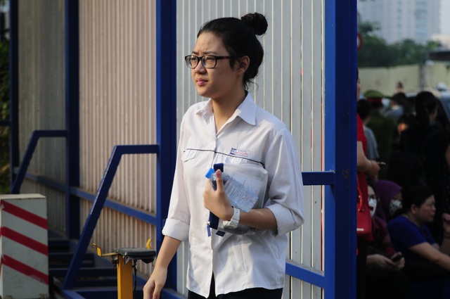 Nhận định đề môn Toán, Văn vào lớp 10 chuyên Hà Nội - 1 Thí sinh thi vào Trường THPT chuyên Hà Nội- Amsterdam (Ảnh: Mỹ Hà).