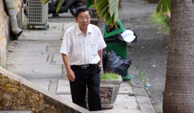 Nguyên Phó thống đốc Ngân hàng Nhà nước Đặng Thanh Bình sắp hầu tòa - 2
Ông Hà Tấn Phước - tổ trưởng tổ giám sát, nguyên Phó giám đốc NHNN chi nhánh Long An được xác định “tiếp tay” cho Phạm Công Danh rút tiền ra khỏi VNCB.