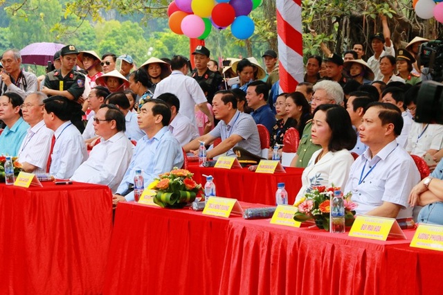 Khai mạc tuần du lịch “Sắc vàng Tam Cốc – Tràng An” - 1 Các đại biểu dự lễ khai mạc Tuần du lịch Ninh Bình Sắc vàng Tam Cốc - Tràng An năm 2018.