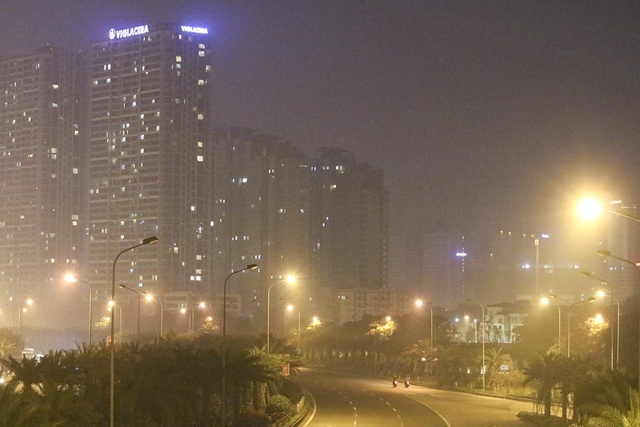 Đô thị phía Tây Hà Nội mờ ảo vì khói đốt rơm - 13
Khu vực đầu đại lộ Thăng Long.