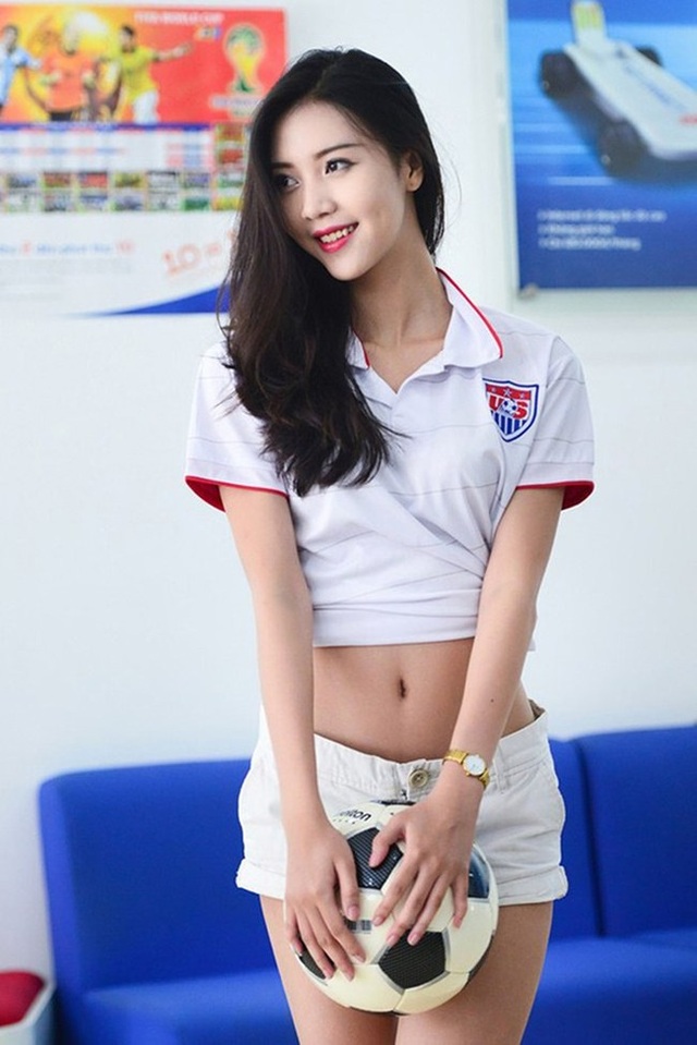 Hot girl "Nóng cùng World Cup" thay đổi ngoạn mục sau 4 năm - 1
Vũ Ngọc Châm từng là 1 trong số 32 cô gái Việt đồng hành cùng mùa World Cup 2014.
