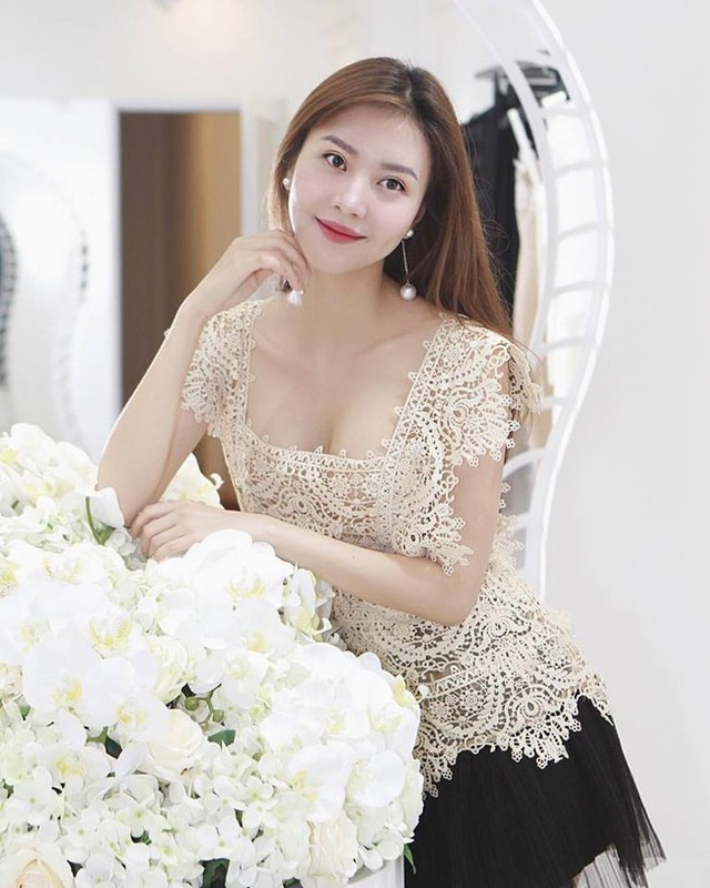 Hot girl "Nóng cùng World Cup" thay đổi ngoạn mục sau 4 năm - 13
Từ clip đó mà Ngọc Châm một lần nữa nổi đình đám mạng xã hội.