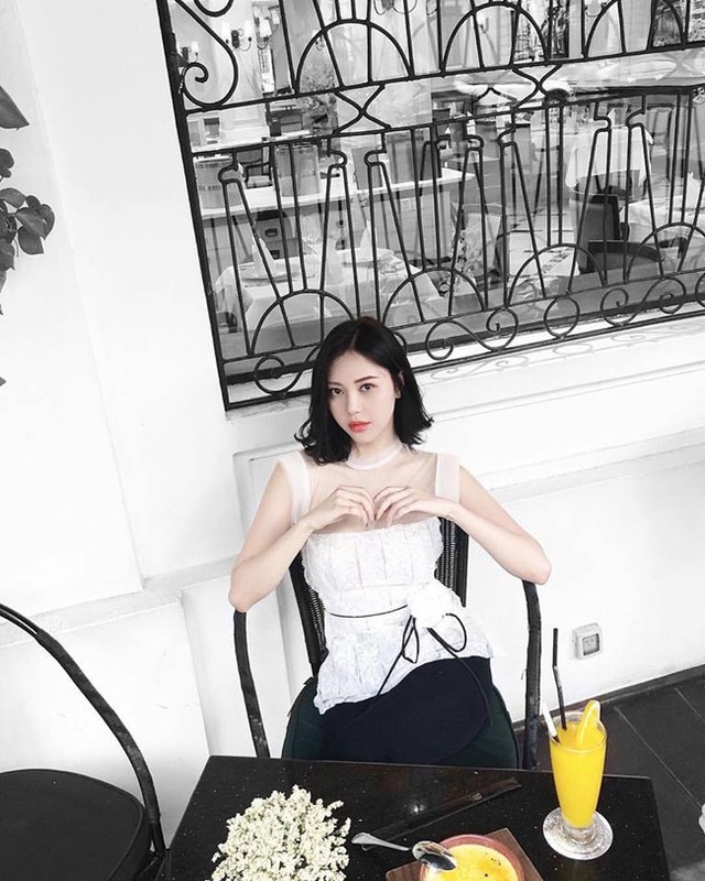Hot girl "Nóng cùng World Cup" thay đổi ngoạn mục sau 4 năm - 14
Sau đó, cô nàng lại gây xôn xao với tin đồn nâng ngực.