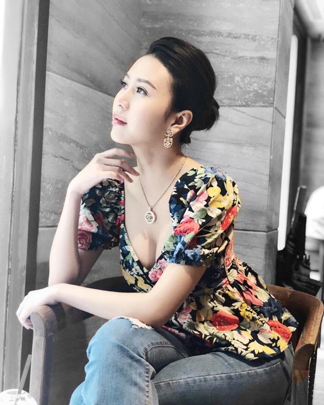Hot girl "Nóng cùng World Cup" thay đổi ngoạn mục sau 4 năm - 17
Ngọc Châm hiện sở hữu một cửa hàng thời trang riêng.