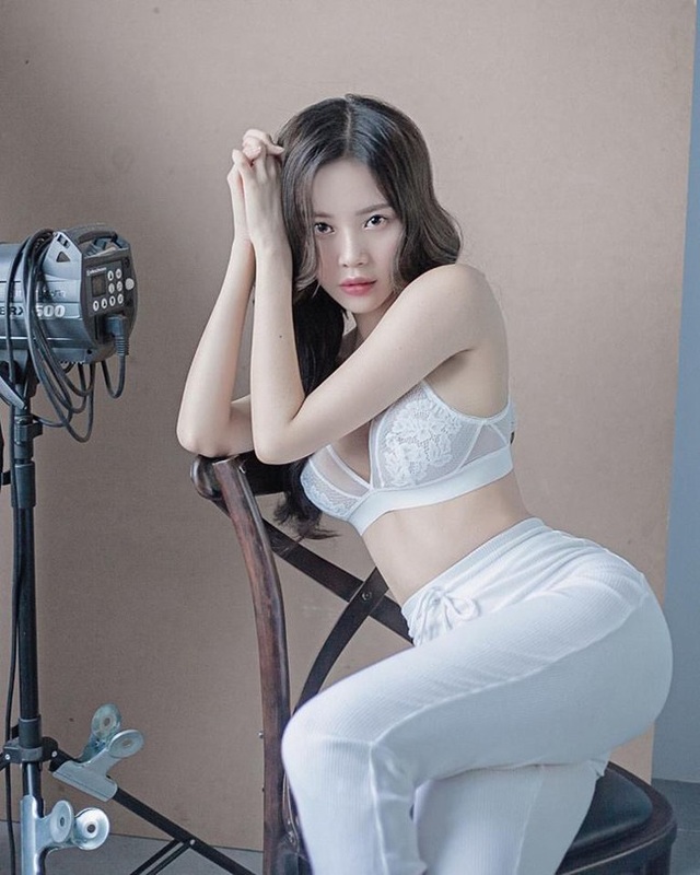 Hot girl "Nóng cùng World Cup" thay đổi ngoạn mục sau 4 năm - 8
Cô còn từng thử sức tại cuộc thi Hoa khôi Áo dài Việt Nam.