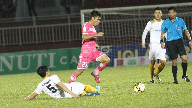 Than Quảng Ninh đủ thực lực đua ngôi vô địch V-League cùng Hà Nội? - 4 Ngược xuống nhóm dưới, Sài Gòn FC và SL Nghệ An sẽ trực tiếp tranh suất trụ hạng với nhau (ảnh: Trọng Vũ)