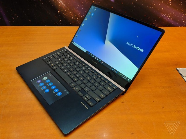 Những sản phẩm ấn tượng nhất trình làng tại Triển lãm công nghệ Computex 2018 - 3 Touchpad trên ZenBook Pro là một màn hình cảm ứng với kích cỡ 5,5-inch