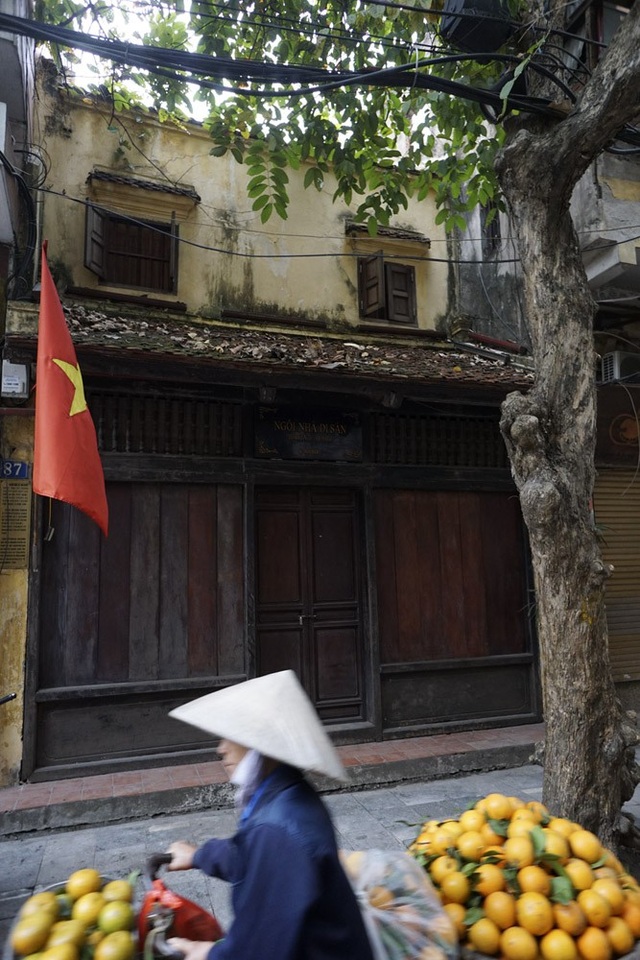 
Ngôi nhà cổ số 87 phố Mã Mây (Hoàn Kiếm) là một trong số ít những ngôi nhà được chính quyền thành phố Hà Nội bảo tồn và gìn giữ, nay đã trở thành điểm tham quan, triển lãm, cung cấp thông tin về lịch sử Hà Nội.
