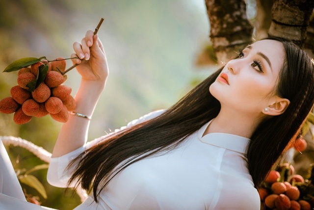 Cô gái sở hữu hai bằng ĐH loại giỏi khoe sắc bên vườn vải - 23 Cô gái sở hữu hai bằng ĐH loại giỏi khoe sắc bên vườn vải - 23