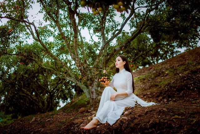 Cô gái sở hữu hai bằng ĐH loại giỏi khoe sắc bên vườn vải - 8 Cô gái sở hữu hai bằng ĐH loại giỏi khoe sắc bên vườn vải - 8