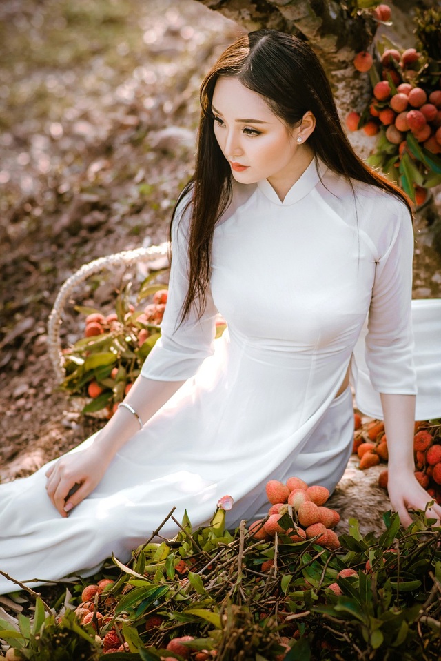 Cô gái sở hữu hai bằng ĐH loại giỏi khoe sắc bên vườn vải - 3 Cô gái sở hữu hai bằng ĐH loại giỏi khoe sắc bên vườn vải - 3