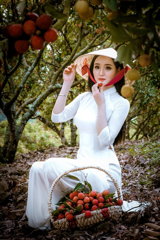 Cô gái sở hữu hai bằng ĐH loại giỏi khoe sắc bên vườn vải - 17 Cô gái sở hữu hai bằng ĐH loại giỏi khoe sắc bên vườn vải - 17