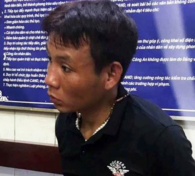 Trộm xịt thuốc gây mê chủ nhà rồi cắt khóa vào nhà - 1 Trần Đức Lâm tại cơ quan công an