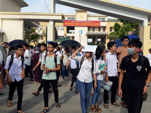 Trường THPT Chuyên Hà Tĩnh công bố điểm chuẩn vào lớp 10 - 1 Năm học 2018 -2019 đã có 335 thí sinh trúng tuyển vào Trường THPT Chuyên Hà Tĩnh