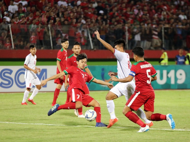 U19 Việt Nam và lời chia tay buồn với giải khu vực - 2
Đoàn quân HLV Hoàng Anh Tuấn chia tay sớm ngay từ vòng bảng