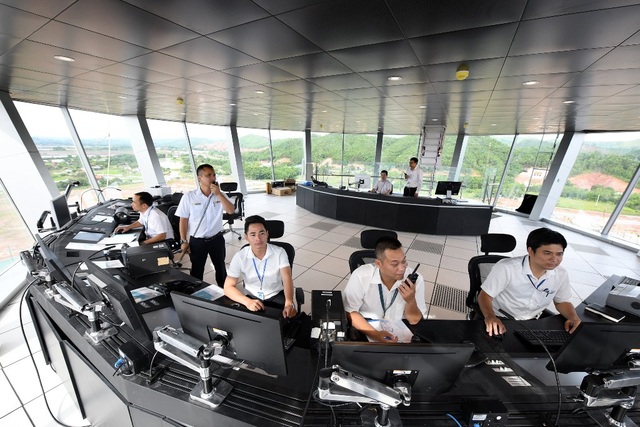 Chuyến bay đầu tiên hạ cánh xuống Cảng hàng không quốc tế Vân Đồn - 5 Đài kiểm soát không lưu