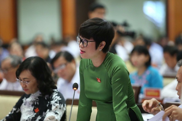 TPHCM: Thuê đất công giá rẻ mà vẫn khai báo lỗ hàng chục tỷ đồng - 3
Đại biểu Nguyễn Thị Tố Trâm cho rằng tình trạng lãng phí đất công, nhà bỏ hoang kéo dài nhiều năm gây bức xúc cho người dân