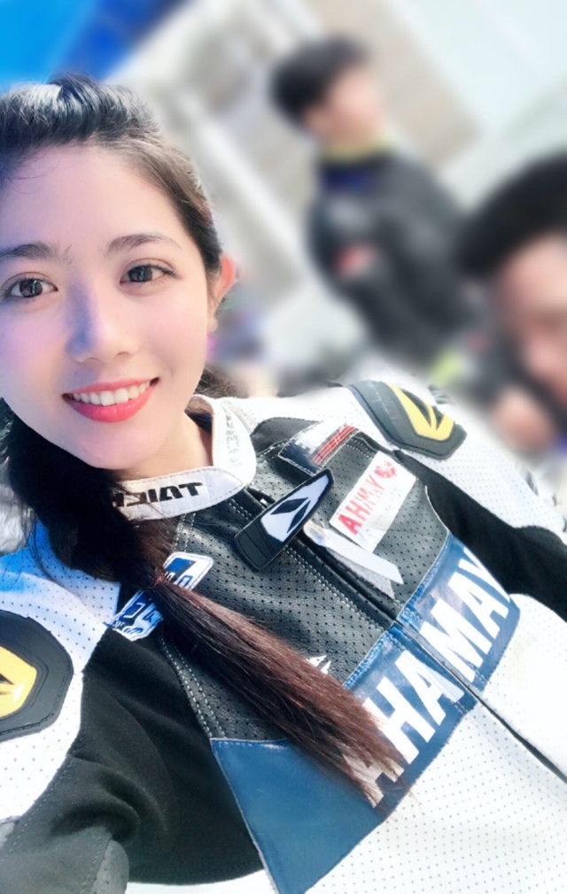 Cơ hội thỏa mãn đam mê cho những cô nàng cá tính với Yamaha Exciter Angels - 1 Thành viên của “biệt đội” Yamaha Exciter Angels gồm những cô gái tài năng, xinh đẹp, đam mê xe Yamaha Exciter và các dòng xe thể thao.