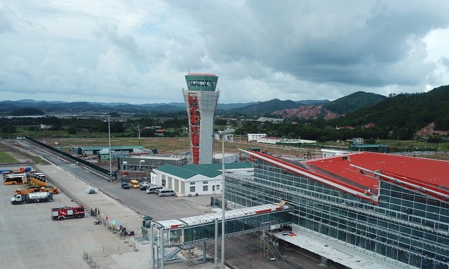 Chuyến bay đầu tiên hạ cánh xuống Cảng hàng không quốc tế Vân Đồn - 2
Cảng hàng không quốc tế Vân Đồn
