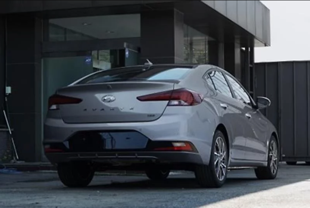 Hình ảnh đầu tiên về Hyundai Elantra phiên bản nâng cấp - 3 Hình ảnh đầu tiên về Hyundai Elantra phiên bản nâng cấp - 3