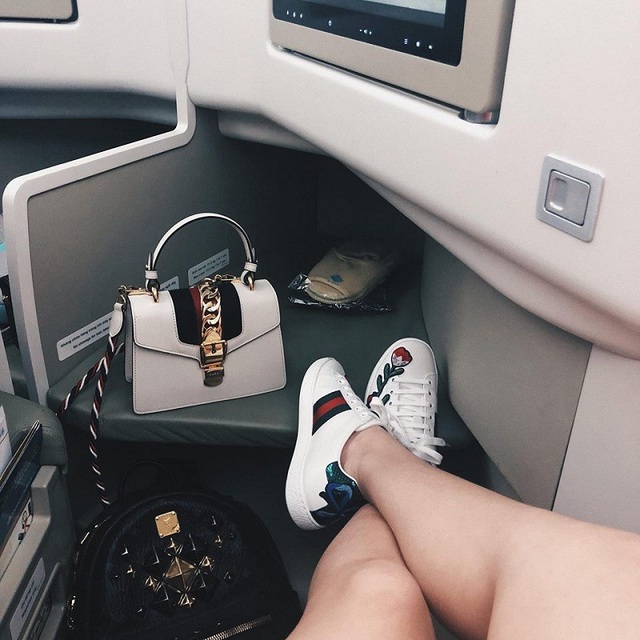 “Rich kid” Đồng Tháp sở hữu set đồ 88 triệu đồng nói gì sau clip bóc giá gây bão mạng? - 4 Giày và túi xách trong clip