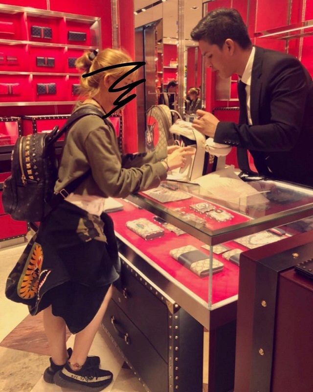 “Rich kid” Đồng Tháp sở hữu set đồ 88 triệu đồng nói gì sau clip bóc giá gây bão mạng? - 3 Giao ghé thăm shop hàng hiệu ở Thái Lan