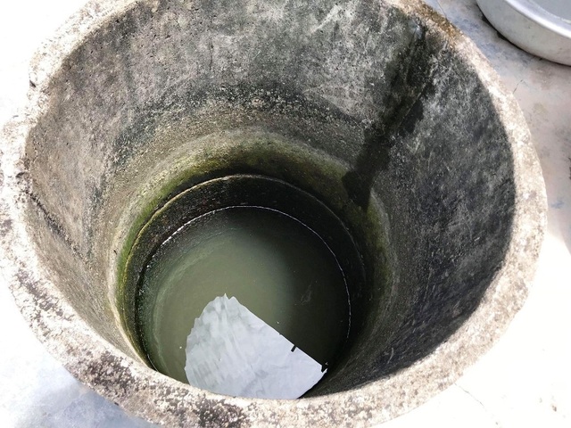 Khu du lịch sinh thái hành dân vì ô nhiễm: UBND tỉnh Nghệ An chỉ đạo xử lý! - 4 Nước giếng của các hộ dân chuyển màu.