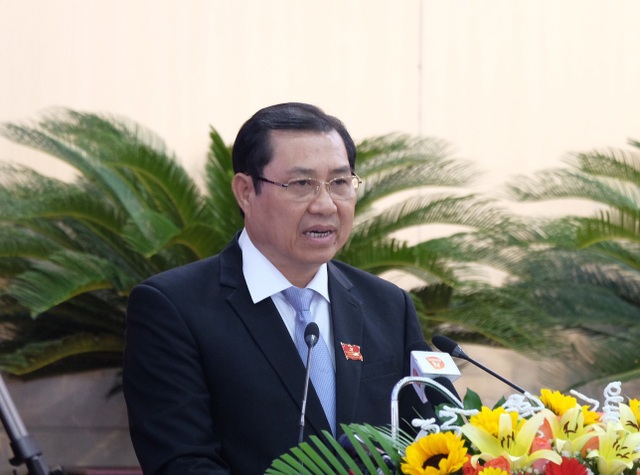 Chủ tịch Đà Nẵng: Quyết thu hồi sân Chi Lăng đã bị xẻ thành 14 “mảnh vỡ” - 1 Ông Huỳnh Đức Thơ - Chủ tịch UBND TP Đà Nẵng phát biểu tại phiên họp của HĐND thành phố sáng nay (12/7)