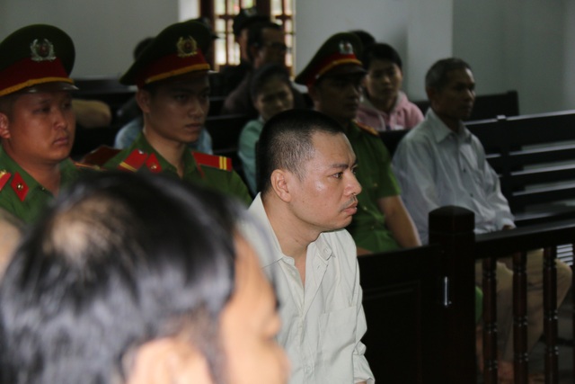 Vụ nổ súng 3 người chết ở Đắk Nông: Bị cáo Đặng Văn Hiến y án tử hình - 3
Bị cáo Đặng Văn Hiến tại tòa phúc thẩm