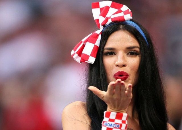 Fan nữ nóng bỏng sẽ thôi xuất hiện bên lề trận cầu World Cup? - 1 Một cổ động viên của tuyển Croatia (Ảnh minh họa: Hollywood Reporter)
