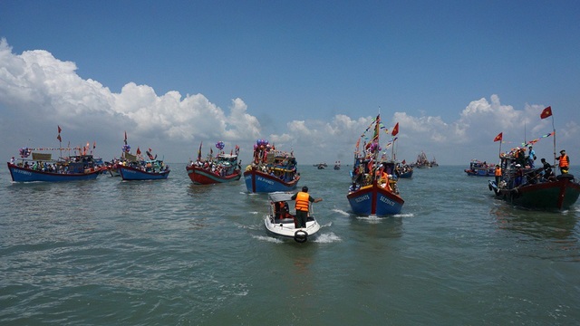 Du lịch "bắt tay" bộ đội Biên phòng phục vụ du khách - 7 Phối hợp các lực lượng bảo vệ đoàn tàu Nghinh Ông Cần Giờ