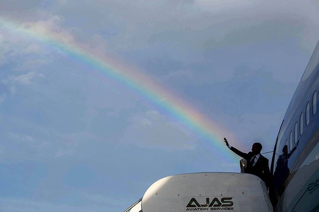 Cựu Tổng thống Mỹ Barack Obama có năng lực tạo ra cầu vồng?