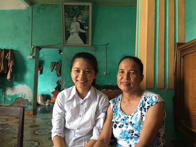Mồ côi bố, mẹ bị ung thư, nữ sinh Thanh Hóa vẫn giành 27,05 điểm khối A - 4 Thành tích học tập của Thương chính là món quà lớn nhất đối với mẹ