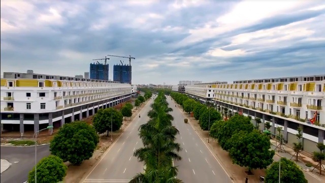 Nhà phố thương mại Hà Nội, kênh kiếm tiền bạc tỷ của giới đầu tư - 2 Nhà mặt phố Geleximco Lê Trọng Tấn đã hoàn thiện và được chú ý tại thị trường BĐS
