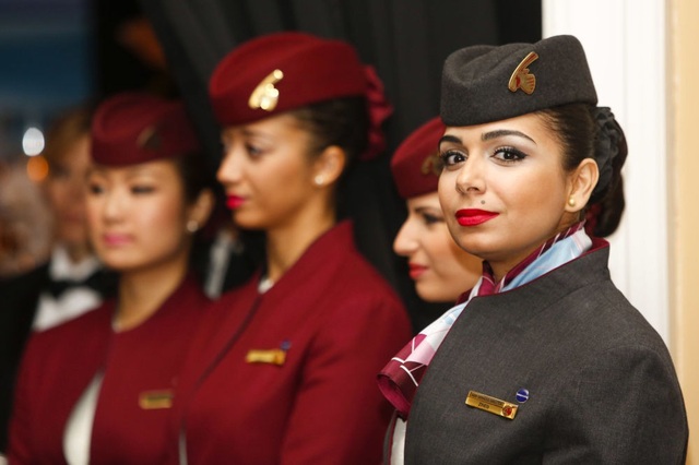 Những nữ tiếp viên hàng không của hãng Qatar Airways. (Ảnh: AP)