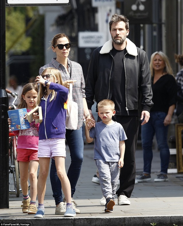 Jennifer Garner khốn khổ vì dư luận từ lúc kết hôn đến khi... ly hôn - 2 Garner và Affleck thuở còn gắn bó với nhau