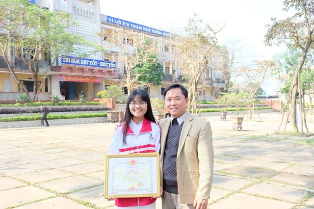Thí sinh có điểm tiếng Anh cao nhất Quảng Trị: Mong ước làm việc trong lĩnh vực ngoại giao - 1
Trong quá trình học, Hồ Thu Thủy đã đạt được nhiều giải thưởng.