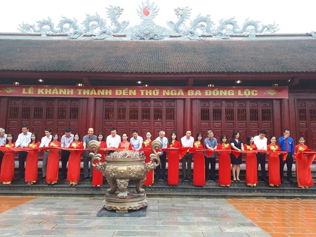 Khánh thành Đền thờ Ngã ba Đồng Lộc - 2 Các đại biểu cắt băng khánh thành Đền thờ Ngã ba Đồng Lộc