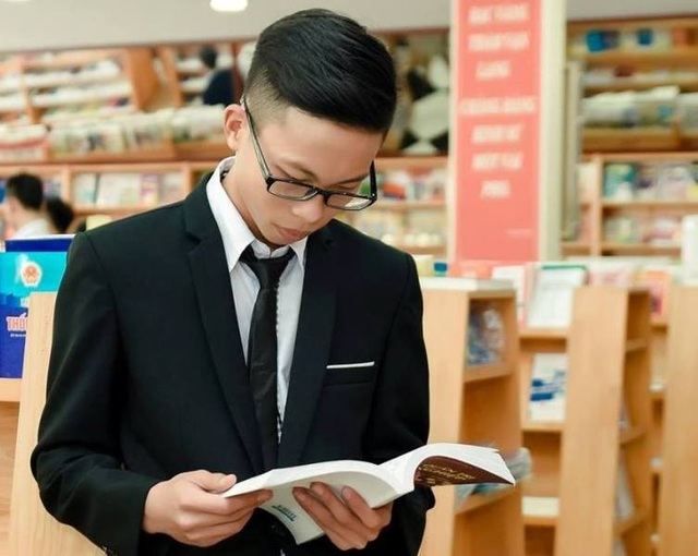 Nam sinh trường huyện trở thành thủ khoa tỉnh Thanh Hóa - 2
Lê Hoàng Thái là học sinh nằm trong tốp đầu của Trường THPT Quảng Xương 1 (Ảnh: NVCC)