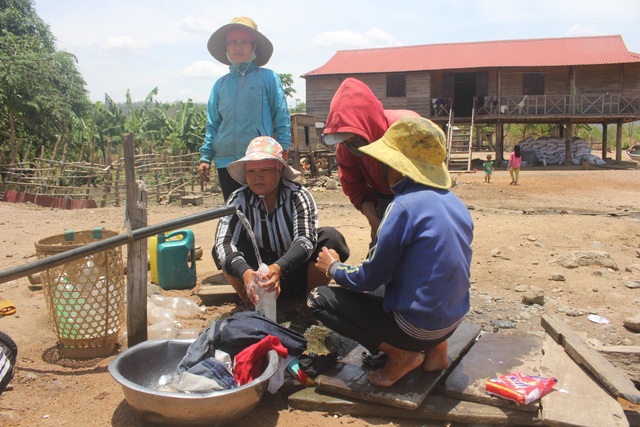 Ngôi làng “nhiều không”, nơi người dân không biết chữ và... không biết tuổi - 3 Cuộc sống thiếu thốn ở ngôi làng nhiều không