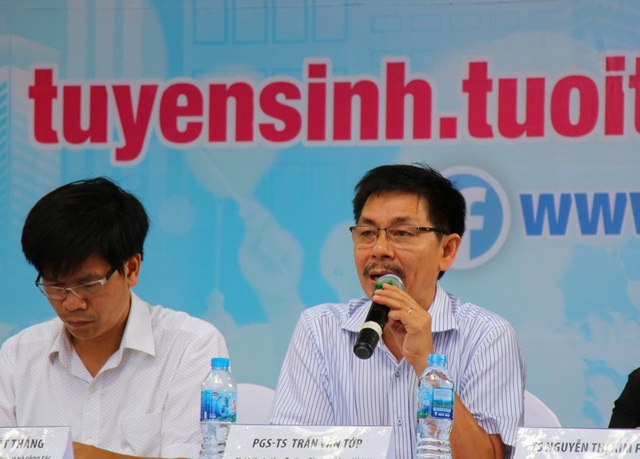 Muốn đỗ khối ngành Công nghệ thông tin ở các trường “tốp đầu”, cần bao nhiêu điểm? - 1 PGS.TS Trần Văn Tớp - Phó Hiệu trưởng Trường ĐH Bách khoa Hà Nội cho biết, năm nay điểm chuẩn vào khối ngành CNTT của trường có thể giảm 1-3 điểm.