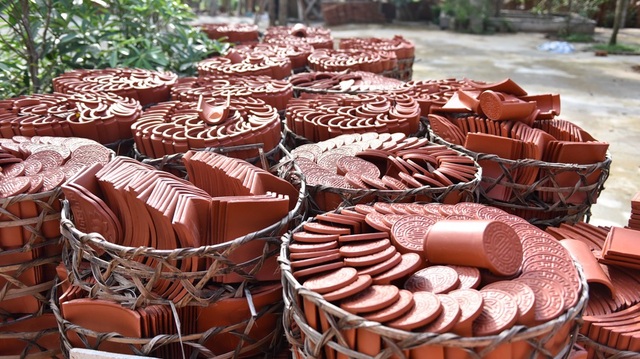 "Cung điện công chúa" sai phép ở Ba Vì trước ngày cưỡng chế - 9
Nhiều viên ngói âm dương để trước sân.