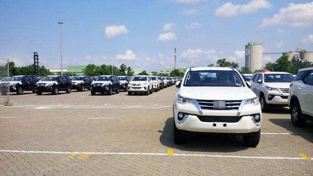 Hơn 200 ô tô Indonesia cập cảng, dân khấp khởi chờ Fortuner hạ giá - 1 Những chiếc xe mới được nhập về Việt Nam từ Indonesia.