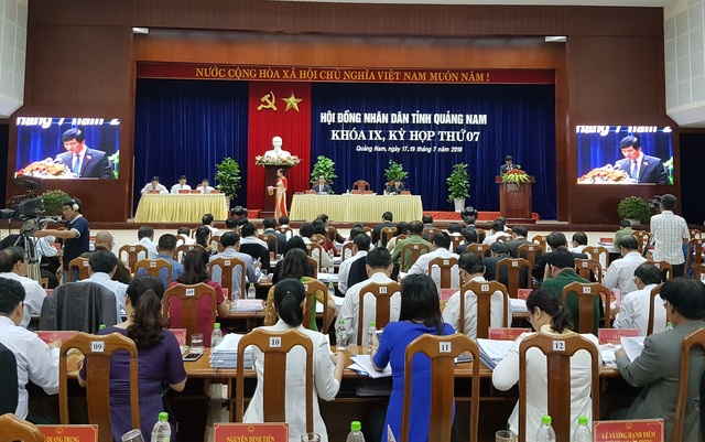 Nhiều đơn vị chỉ có lãnh đạo, không có chuyên viên - 1 HĐND tỉnh Quảng Nam khai mạc kỳ họp thứ 7 Khóa IX sáng 17/7