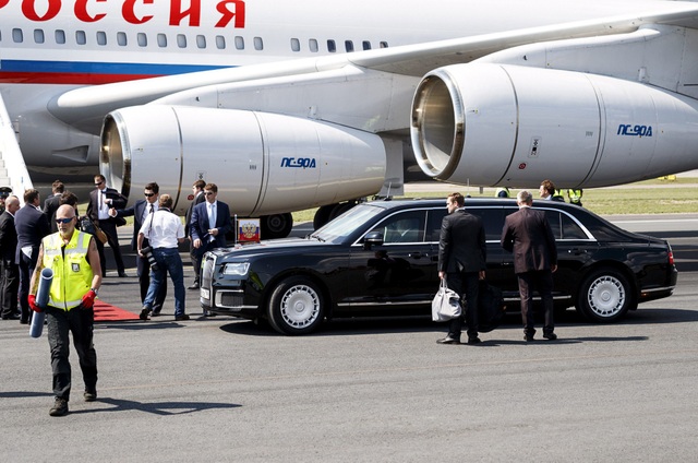 
Siêu xe của ông Putin tại sân bay ở Phần Lan. (Ảnh: Reuters)
